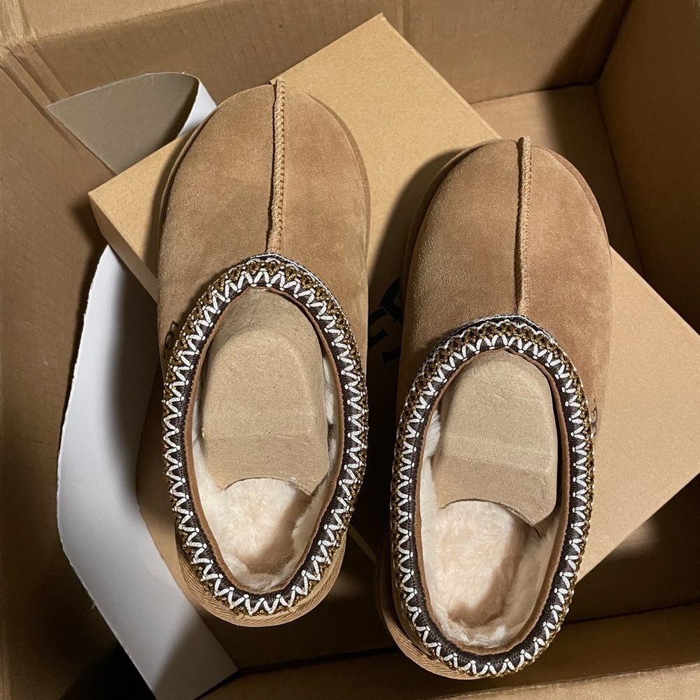 UGG Tasman Slipper NWT